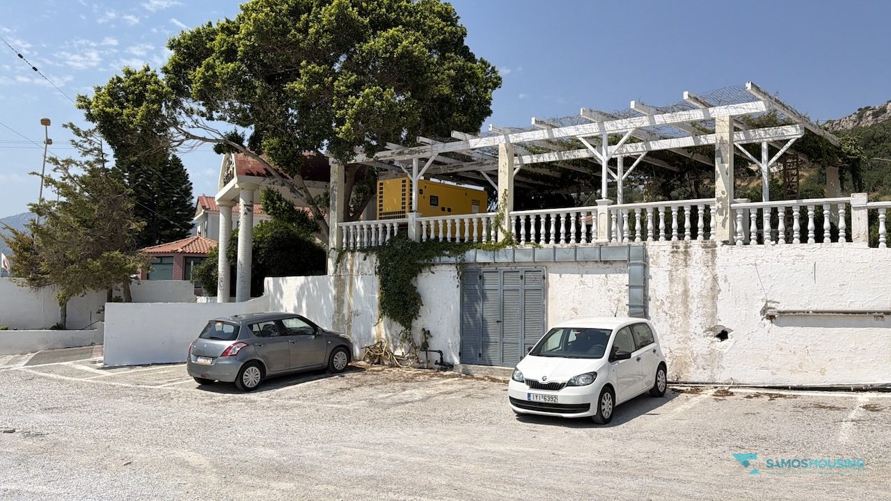 SH591 Land Pythagorio Samos 01 Roadside entrance and parking beside the land parcel in Nea Poli, Pythagorio Samos